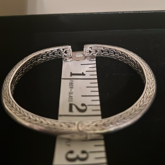 Luxury Artisan of Bali Oval Cuff. Artisan-crafted of solid sterling silver. - Picture 9 of 10